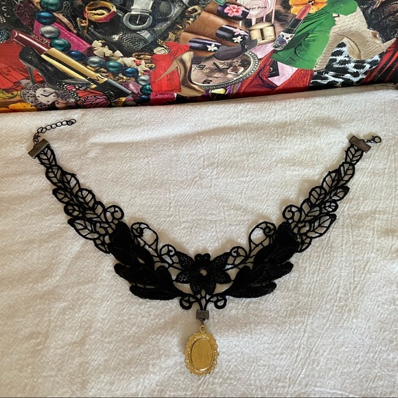 Vintage Faux Black And Gold Lace Choker - Picture 6 of 9
